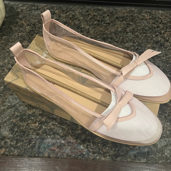 Mesh Mania Bow Flats labeled size 10 but runs big SEE MEASUREMENTS - Picture 14 of 16